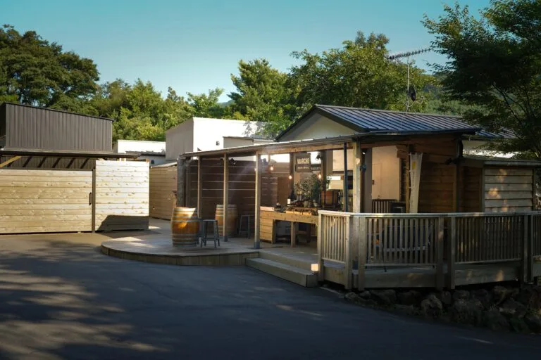 ＴＨＥ　ＢＡＳＥ　ＧＬＡＭＰＩＮＧ　ＹＵＧＡＷＡＲＡ