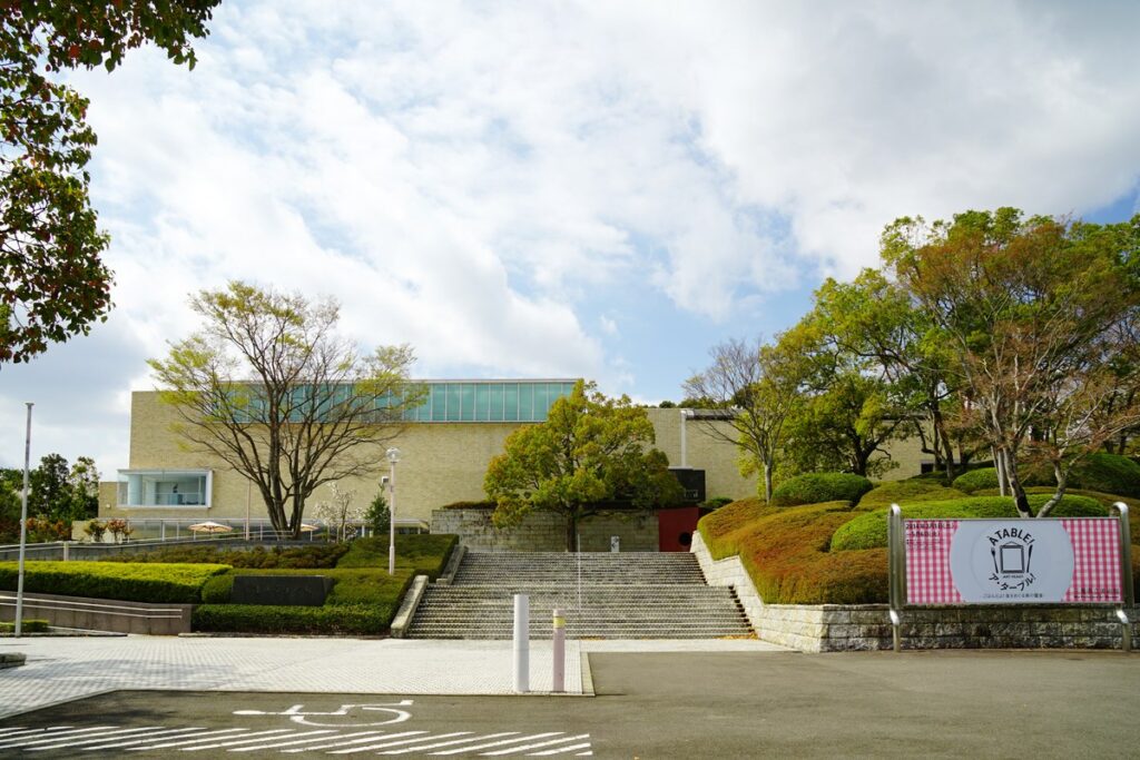 三重県立美術館