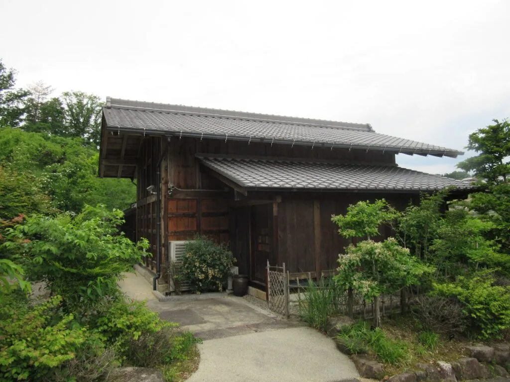 横井照子ひなげし美術館