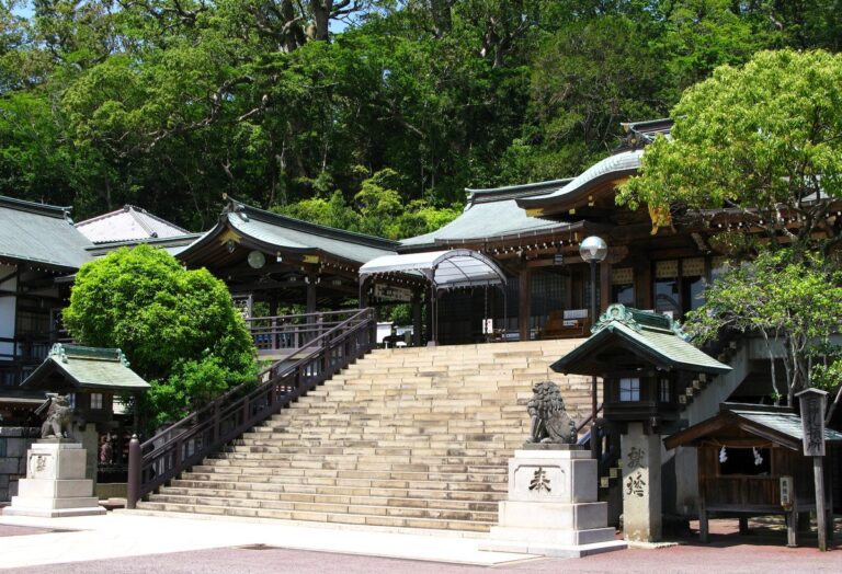 鎮西大社諏訪神社